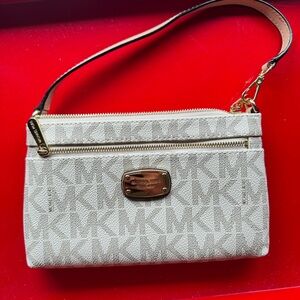 Authentic Michael Kors Shoulder bag!